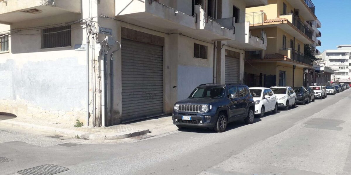 Bagheria: Magazzino Via Livio-Andronico
