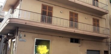Bagheria: Magazzino Via Generale Armando Diaz