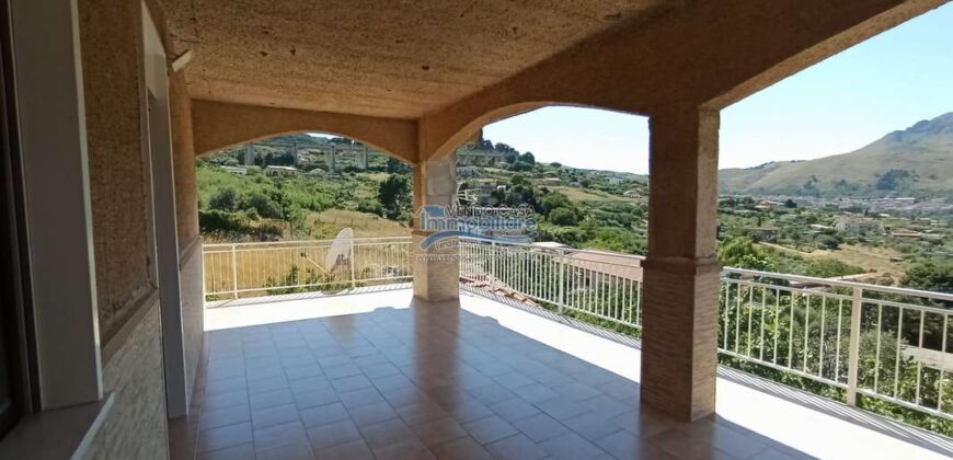 Morreale: Villa Via Giuseppina Turrisi Colonna
