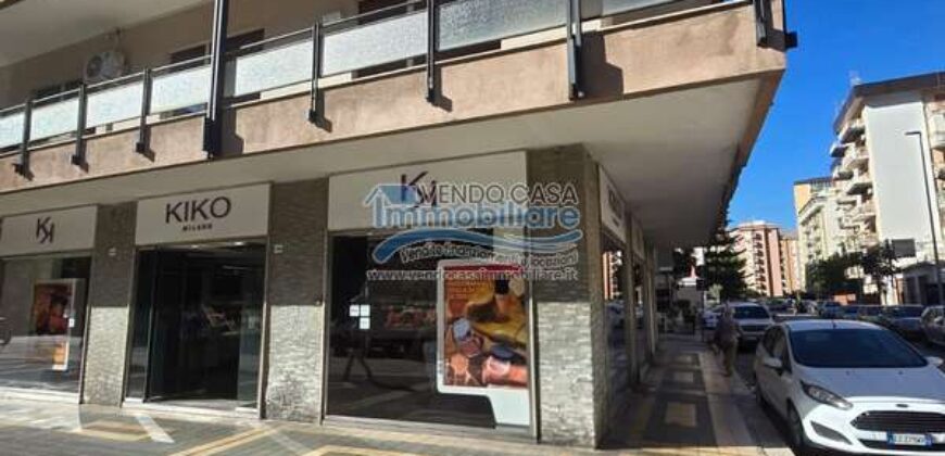 Palermo : Locale Commerciale Viale Strasburgo