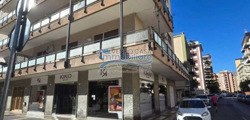 Palermo : Locale Commerciale Viale Strasburgo