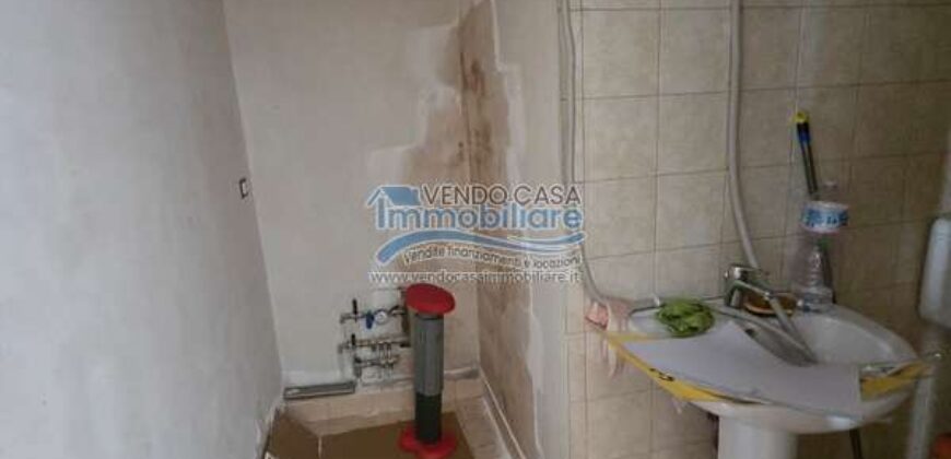 Palermo : Locale Commerciale Largo Giuseppe Parini