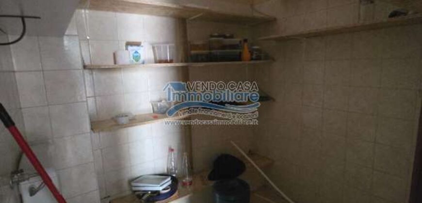 Palermo : Locale Commerciale Largo Giuseppe Parini