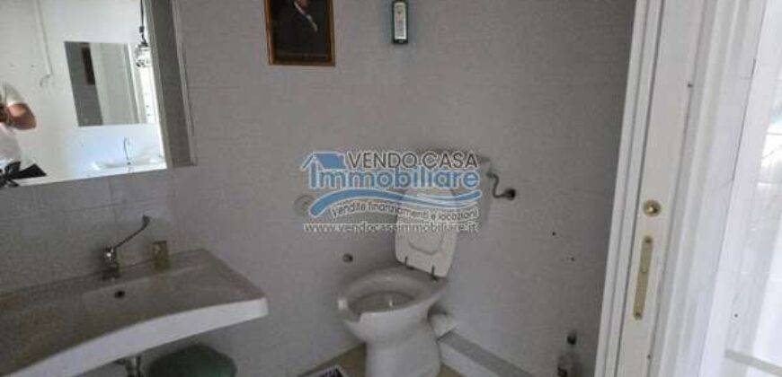 Palermo : Locale Commerciale Largo Giuseppe Parini