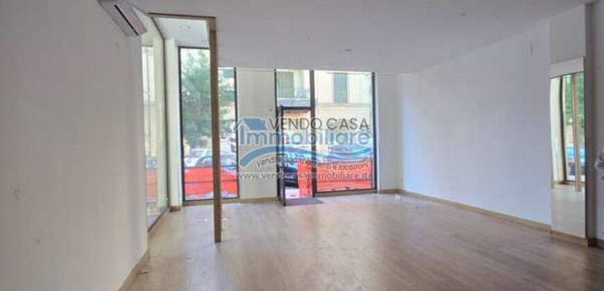 Palermo : Locale Commerciale Largo Giuseppe Parini