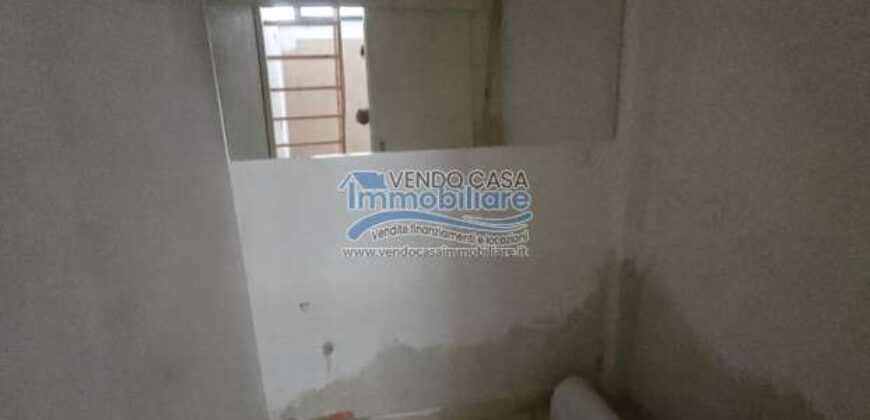 Palermo : Locale Commerciale Largo Giuseppe Parini