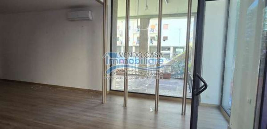 Palermo : Locale Commerciale Largo Giuseppe Parini