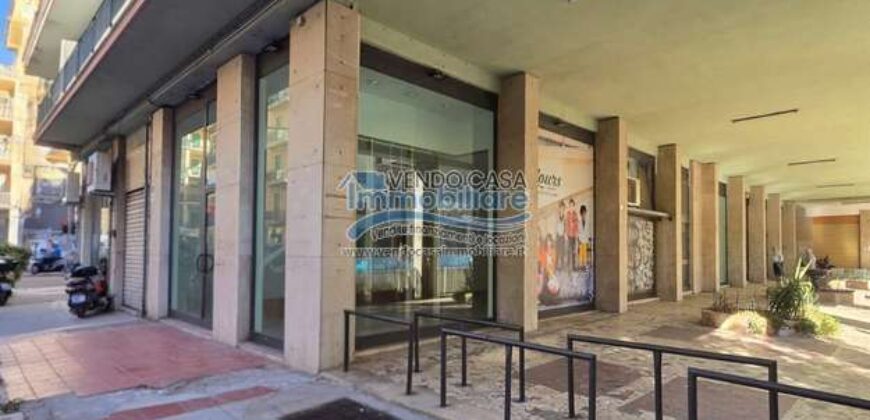 Palermo : Locale Commerciale Largo Giuseppe Parini