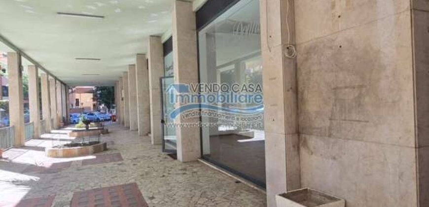 Palermo : Locale Commerciale Largo Giuseppe Parini